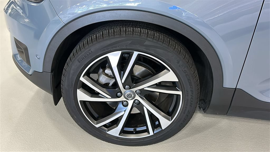Used 2022 Volvo XC40 T5 R-Design w/ Advanced Package AWD/4WD image 8