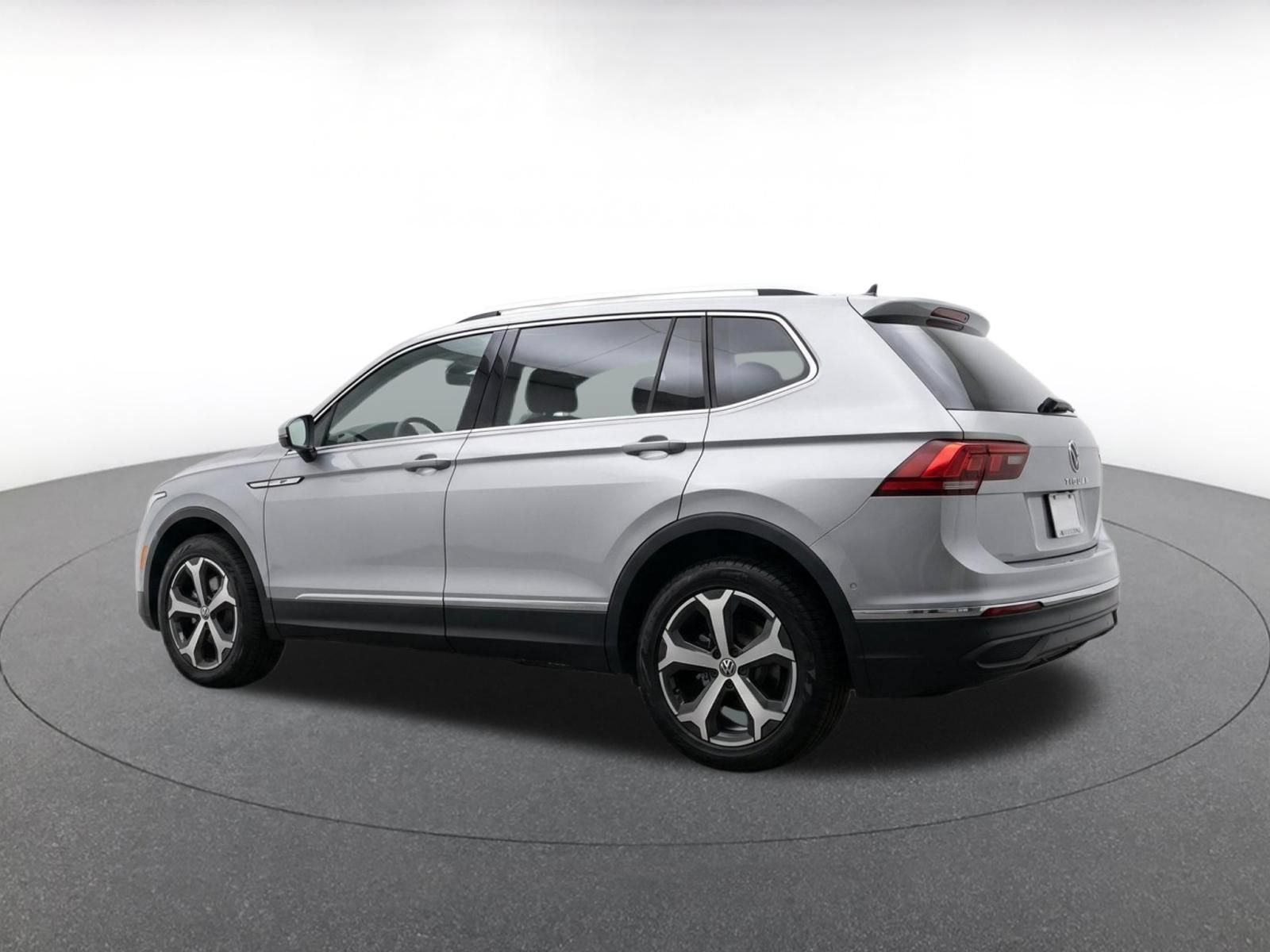 Used 2026 Volkswagen Tiguan SE AWD/4WD image 18