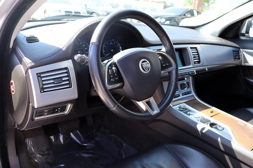 Used 2012 Jaguar XF RWD image 17