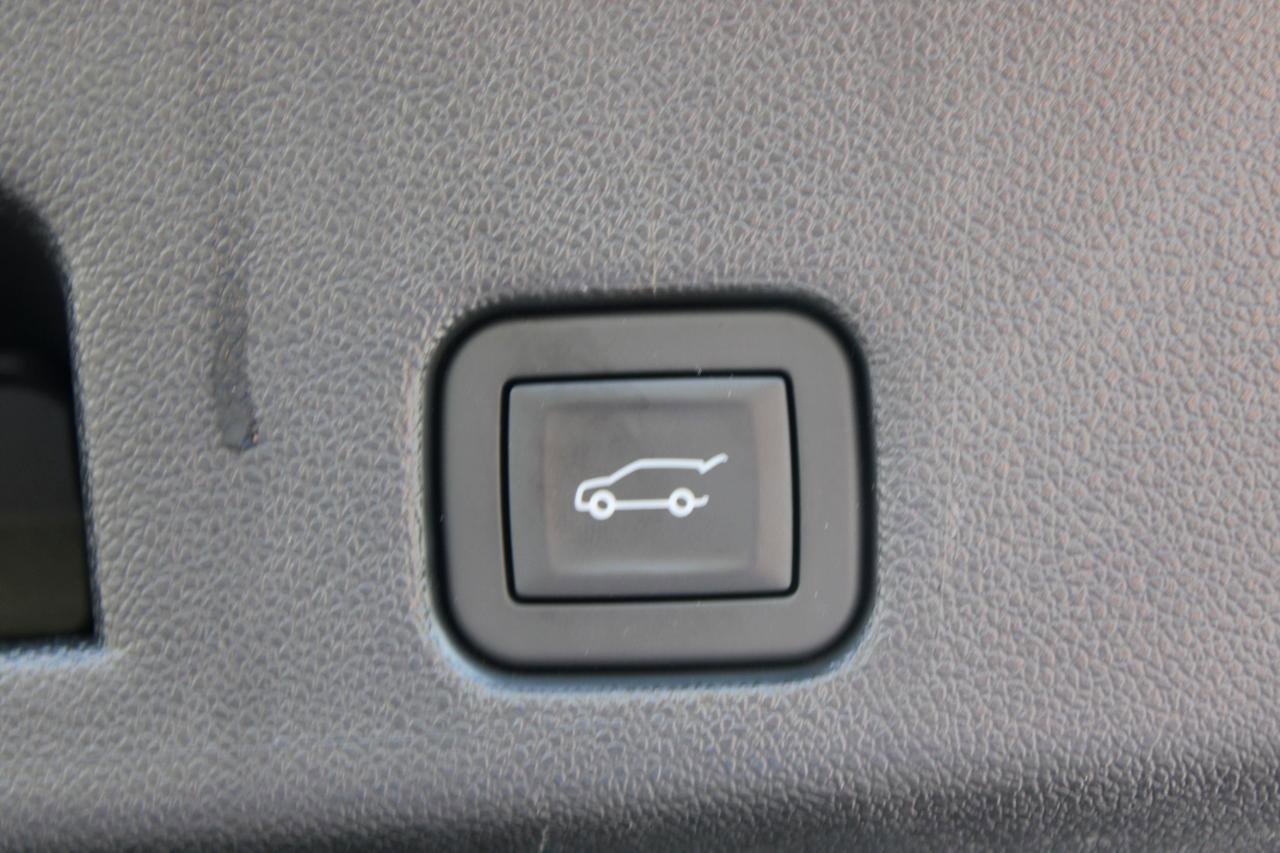 Used 2025 Buick Enclave Preferred image 11