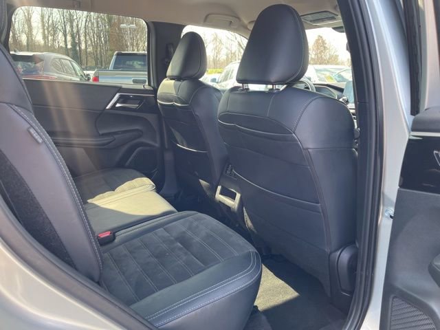 Used 2024 Mitsubishi Outlander SE Black Edition image 17