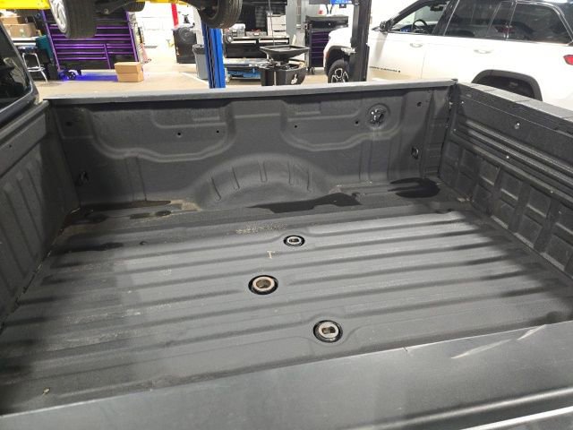 Used 2019 Nissan Titan SV w/ SV Convenience Package image 12