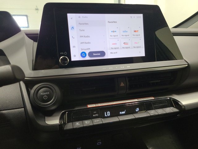 Certified 2025 Toyota Prius LE FWD image 26