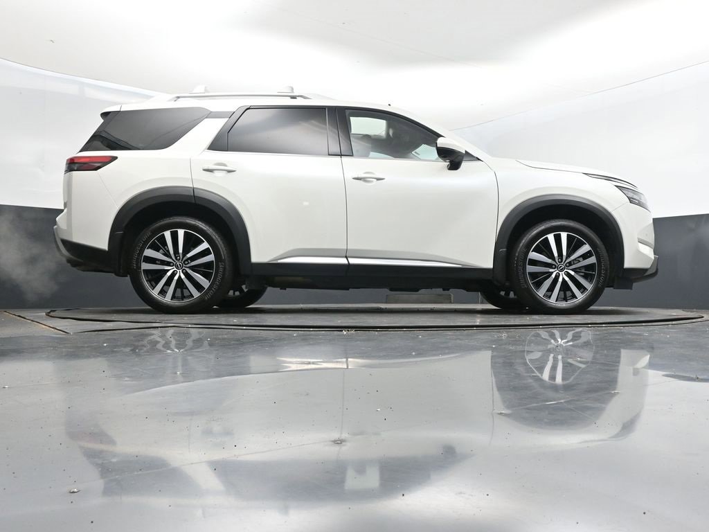 Used 2024 Nissan Pathfinder Platinum w/ Cargo Package image 46