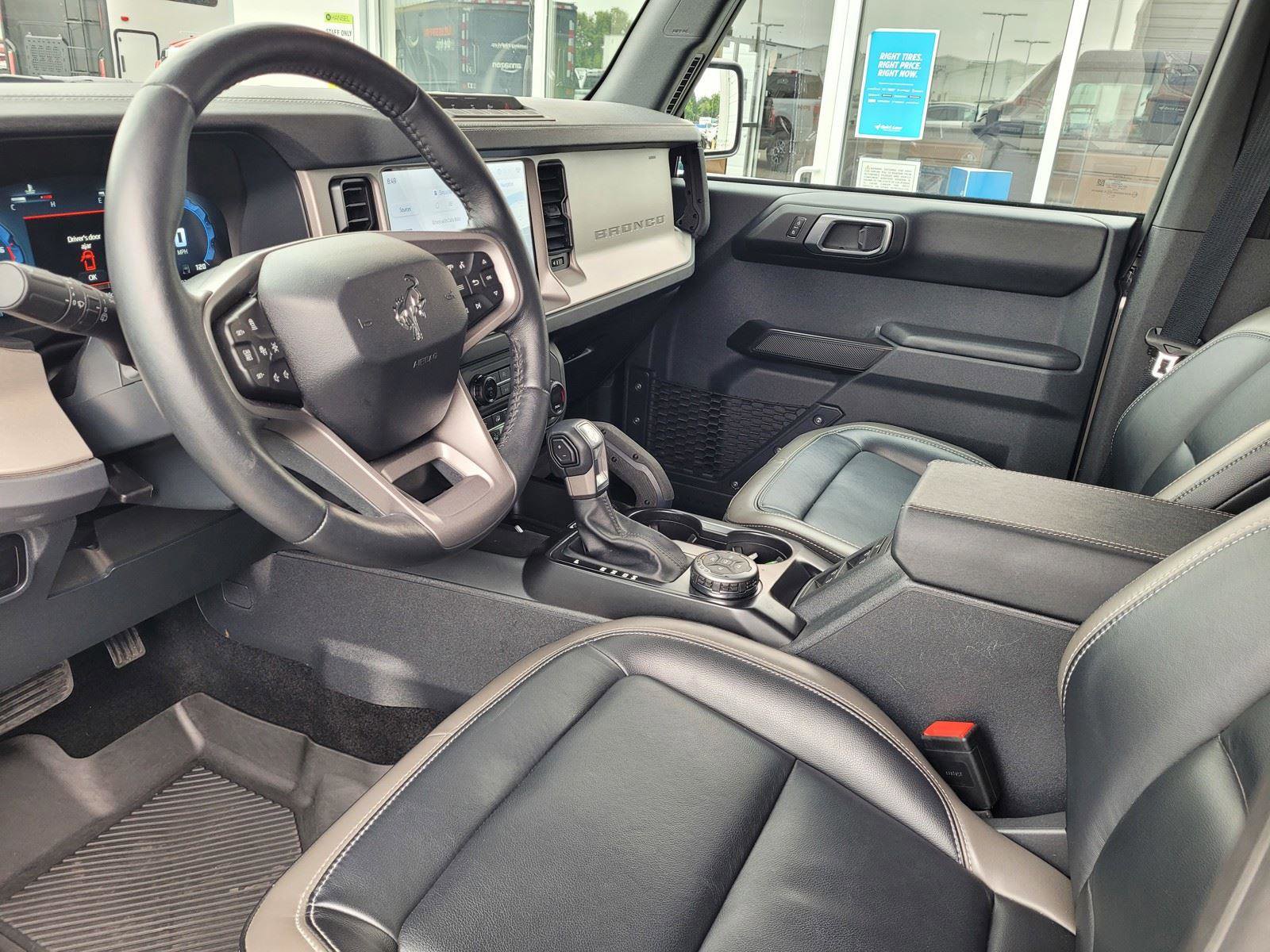 Used 2025 Ford Bronco Outer Banks w/ Sasquatch Package AWD/4WD image 12