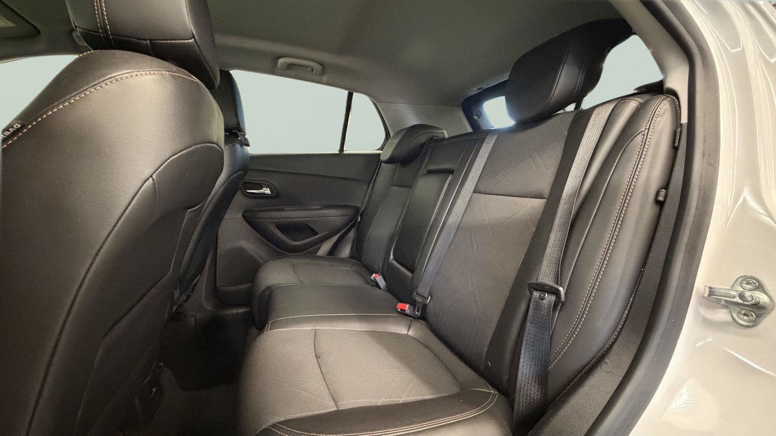 Used 2019 Chevrolet Trax LT w/ LT Convenience Package FWD image 25