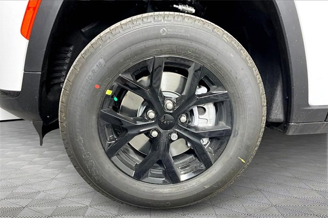 New 2025 Jeep Grand Cherokee L Altitude image 13