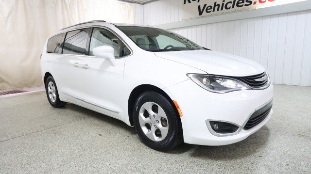 Used 2018 Chrysler Pacifica Touring-L FWD image 5