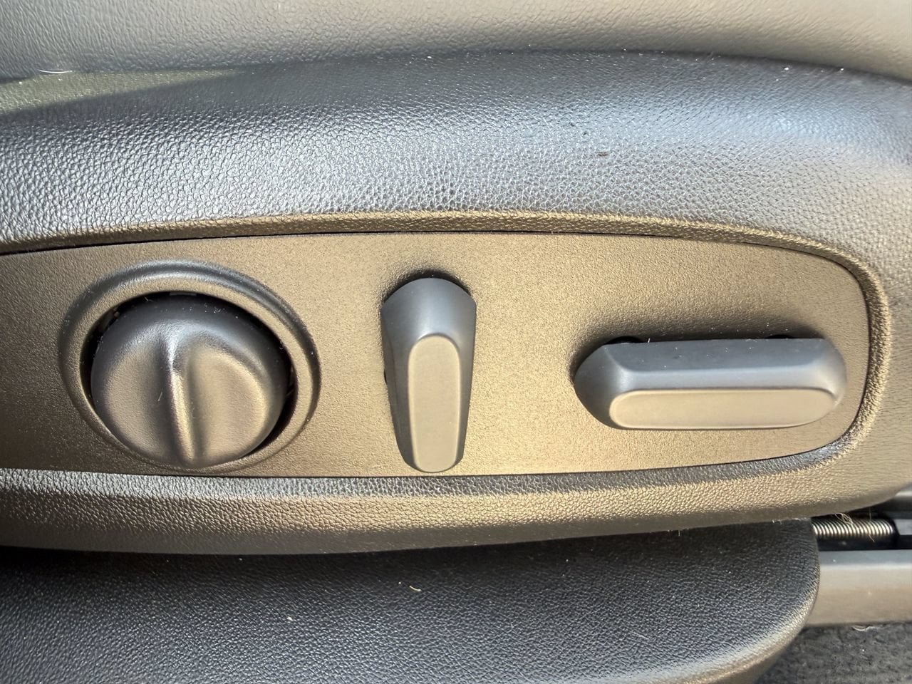 Used 2022 Buick Enclave Essence FWD image 24