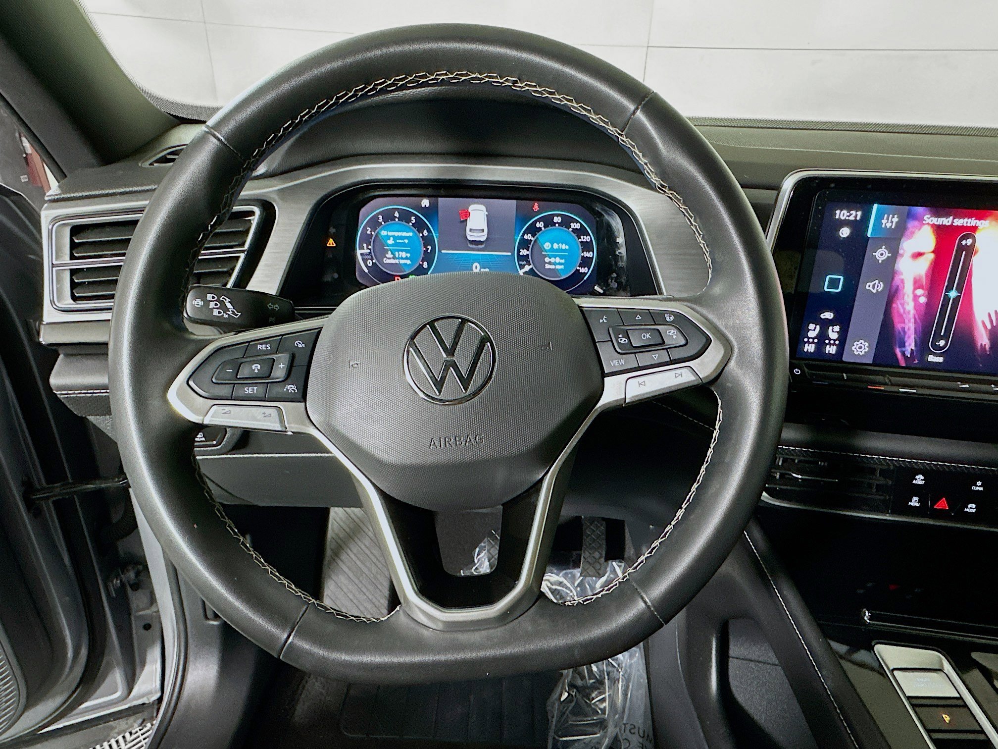 Used 2024 Volkswagen Atlas Cross Sport SE image 15