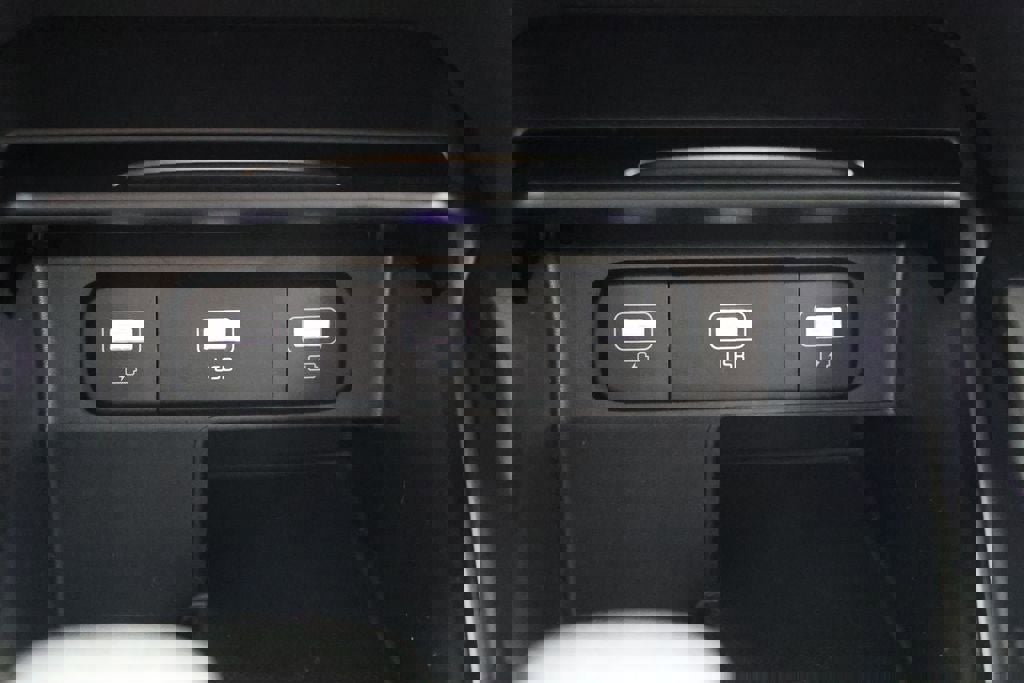 Used 2023 Kia Sorento LX image 24