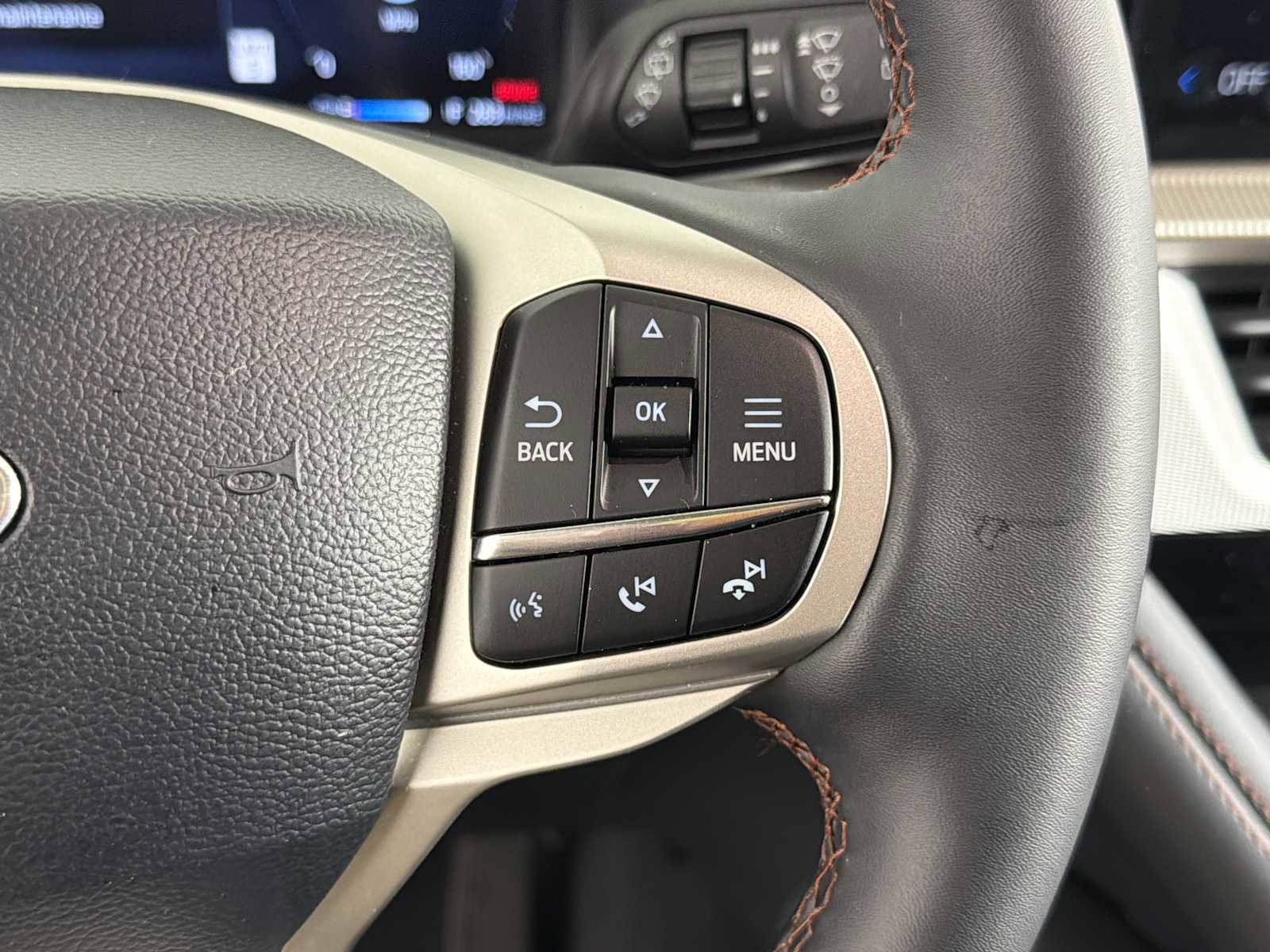 Used 2025 Ford Explorer Active image 52