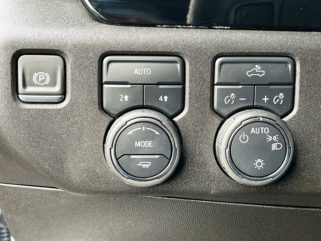 Used 2025 Chevrolet Silverado 1500 LT AWD/4WD image 10