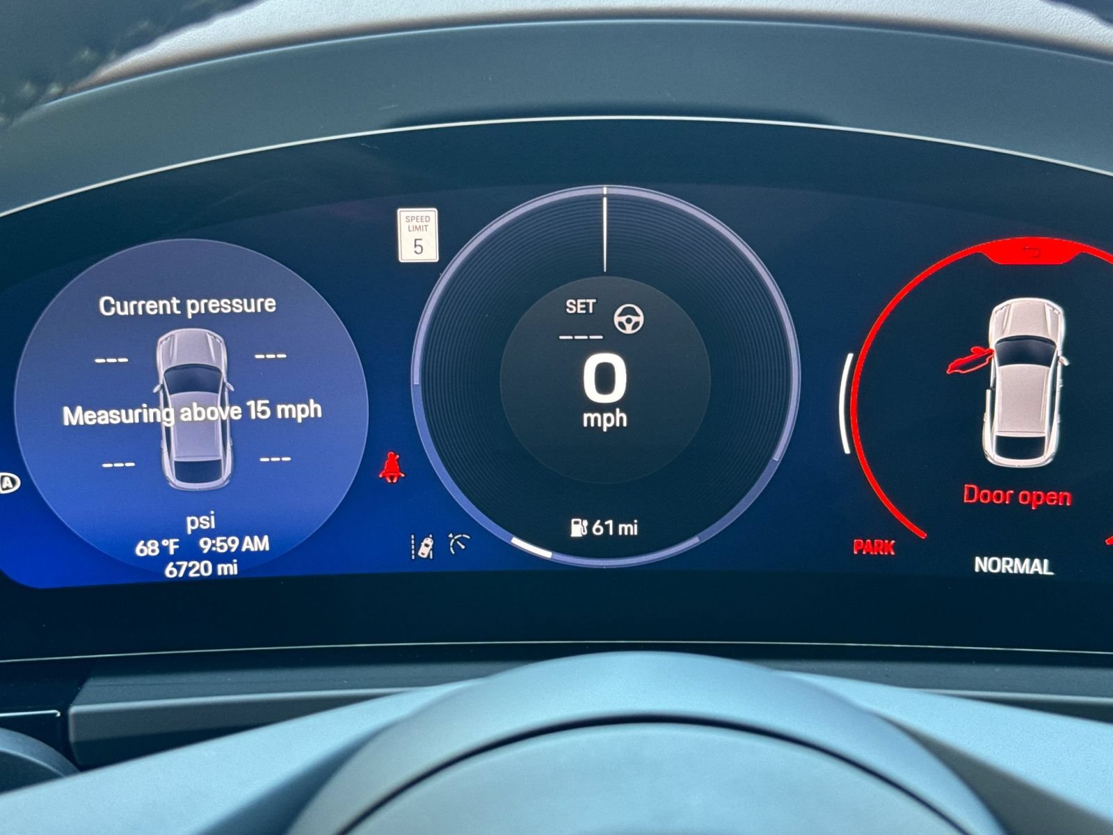 Certified 2025 Porsche Macan 4S Electric AWD/4WD image 31