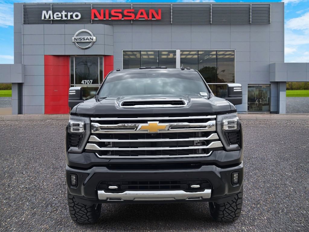Used 2025 Chevrolet Silverado 3500 High Country w/ Technology Package image 2