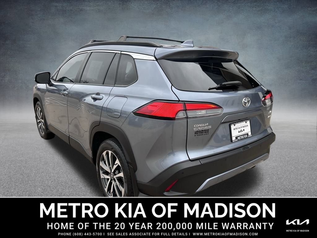 Used 2023 Toyota Corolla Cross XLE image 7