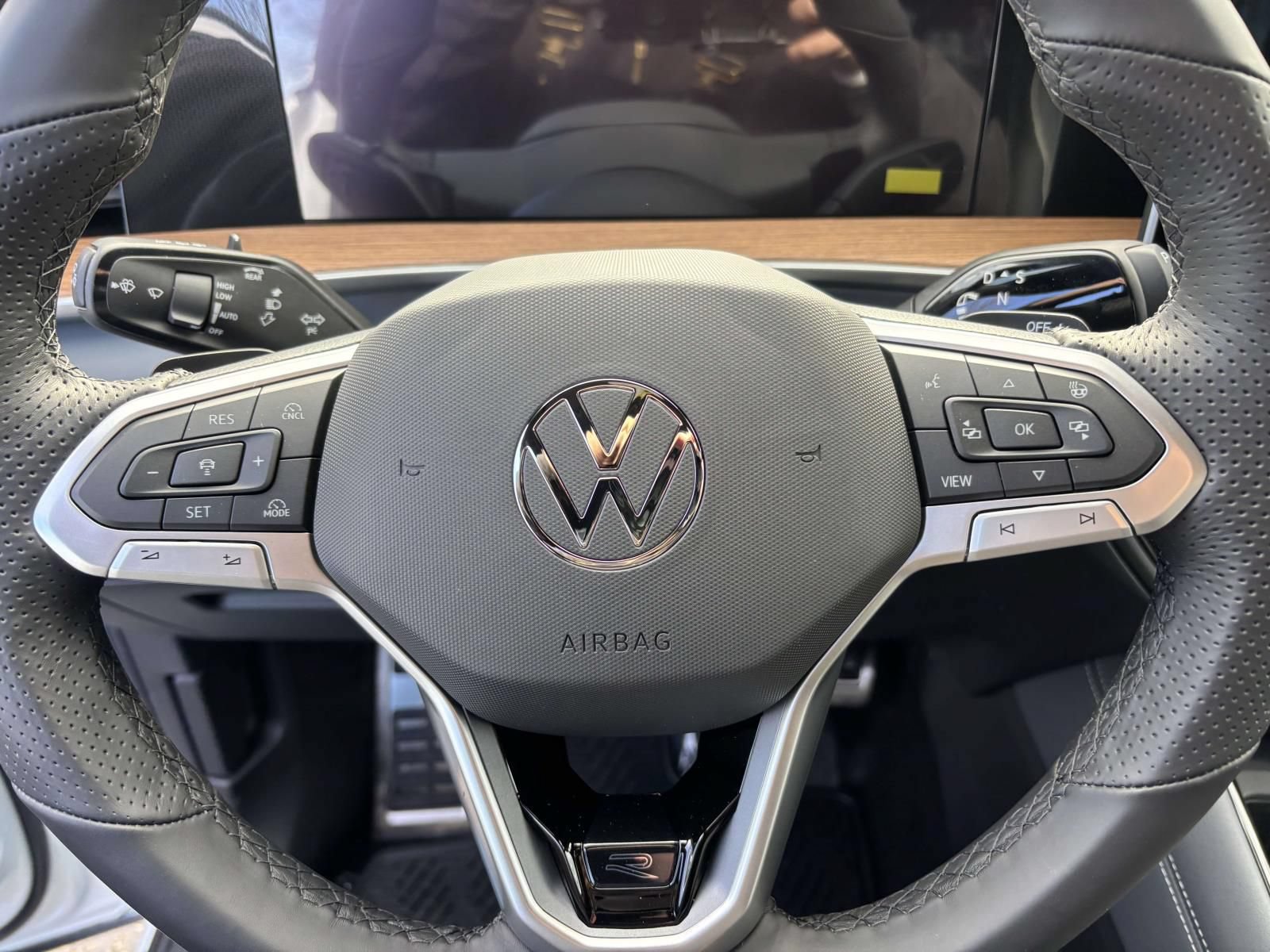 New 2026 Volkswagen Tiguan SEL R-Line AWD/4WD image 15