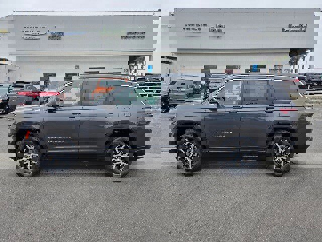 New 2025 Jeep Grand Cherokee L Limited w/ Trailer Tow Package image 5