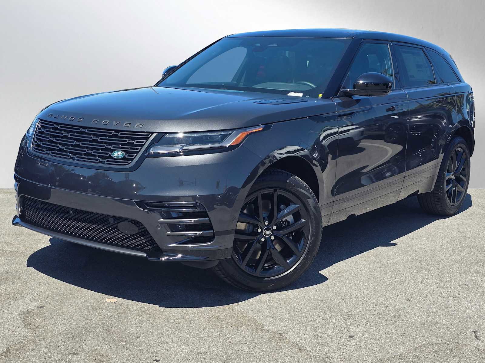 Used 2026 Land Rover Range Rover Velar Dynamic SE image 3