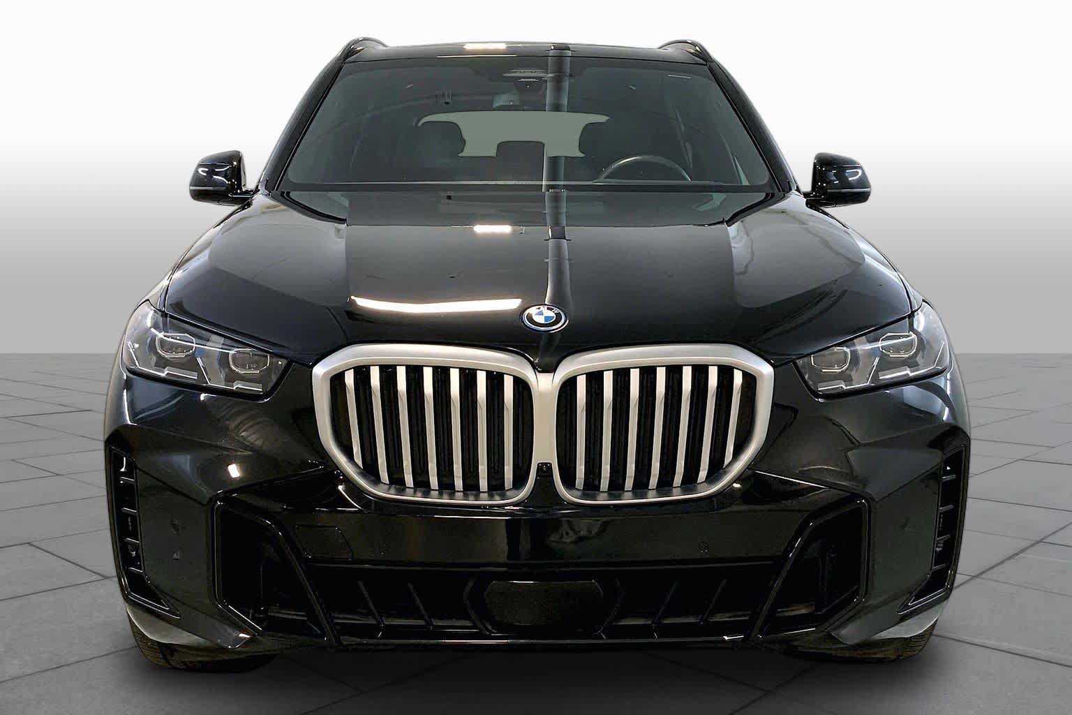 Used 2024 BMW X5 xDrive50e w/ M Sport Package AWD/4WD image 3