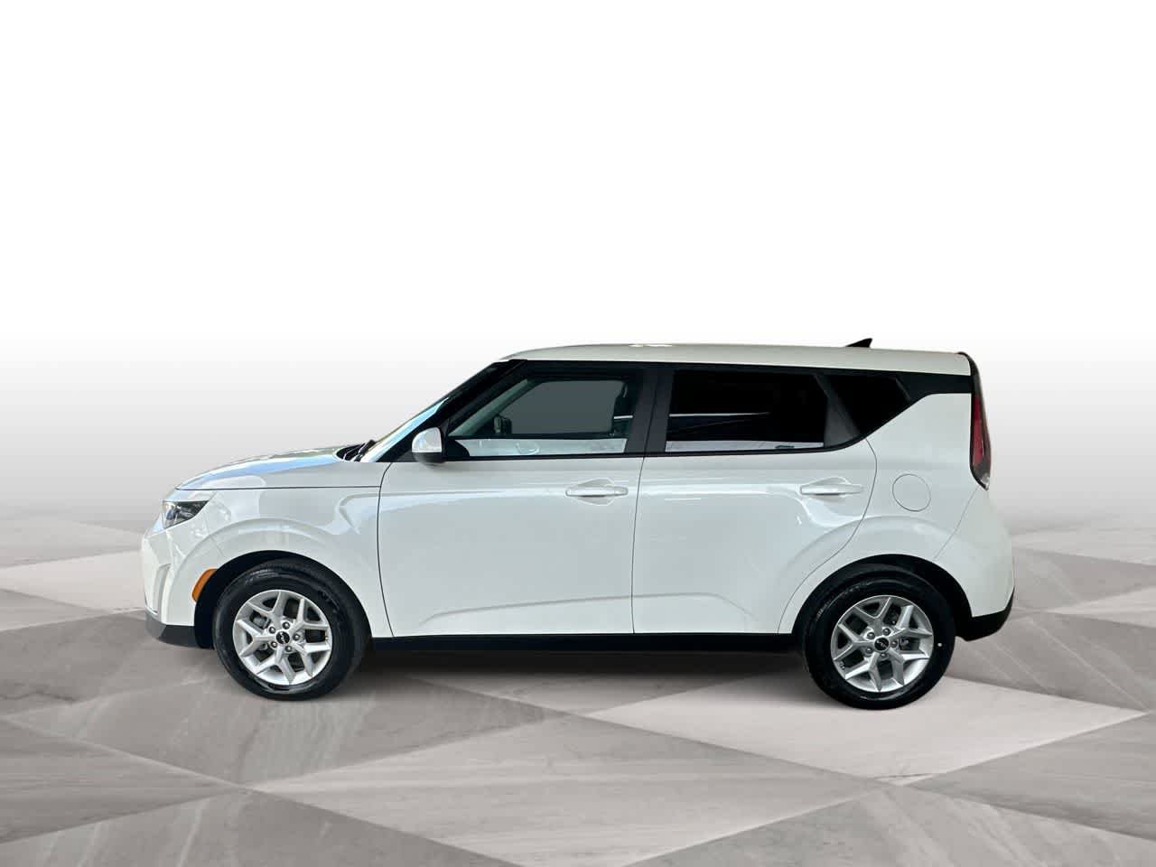 Used 2025 Kia Soul LX w/ LX Technology Package FWD image 5