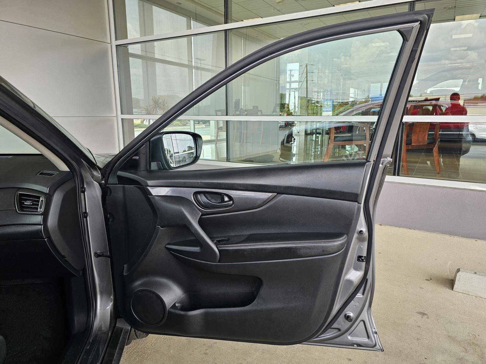 Used 2020 Nissan Rogue S image 12