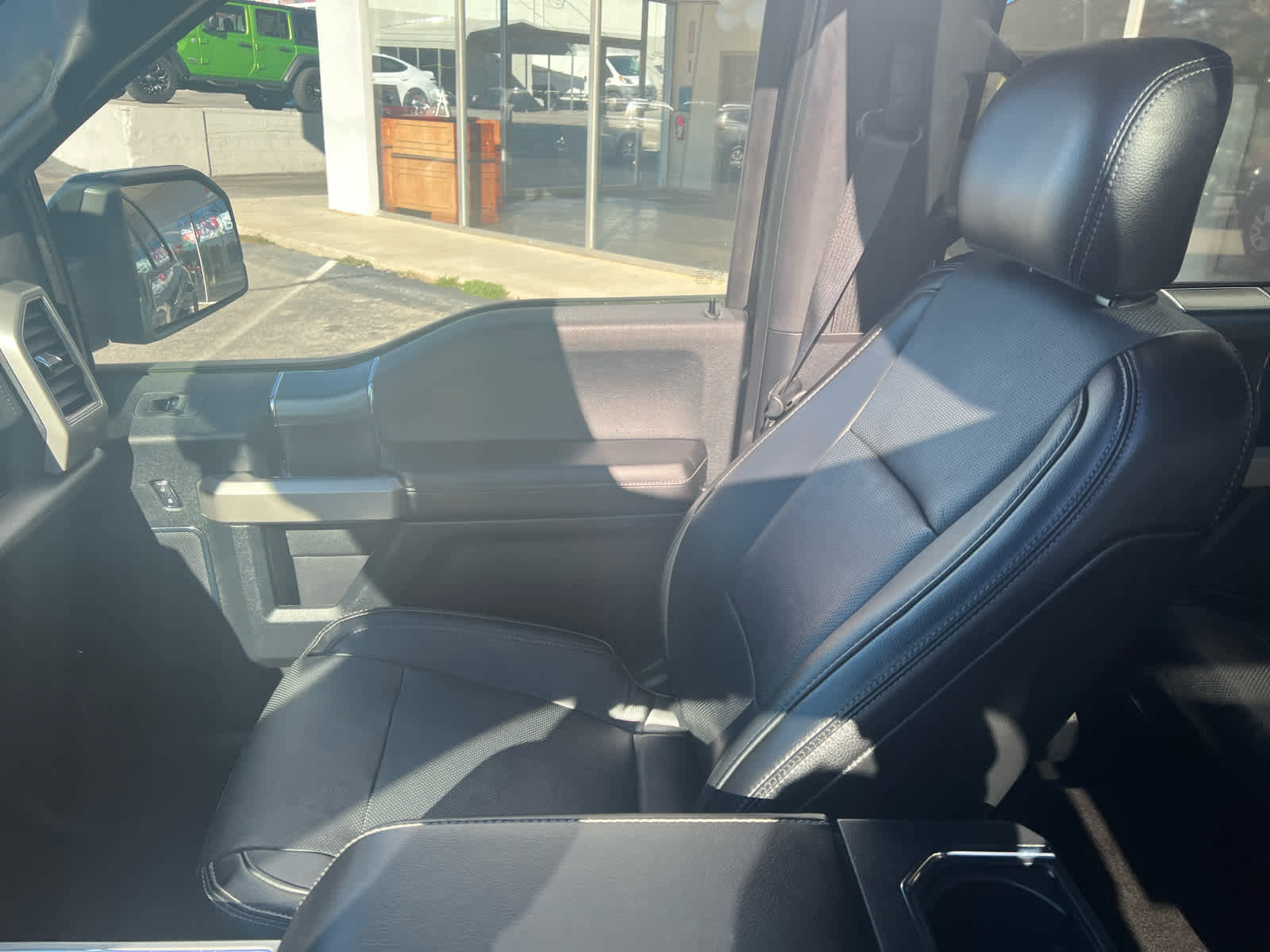 Used 2017 Ford F150 Lariat image 34