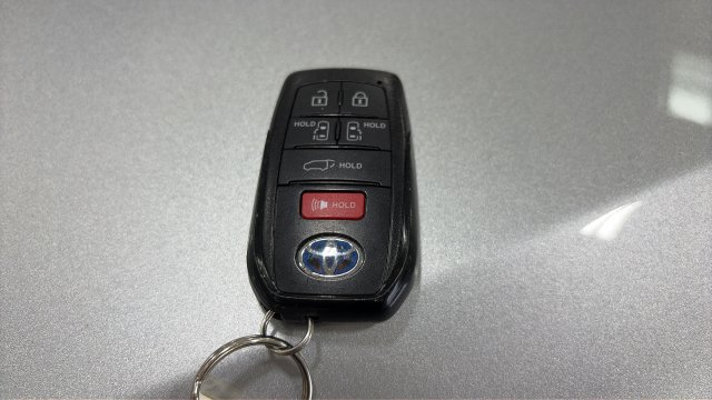 Used 2023 Toyota Sienna XLE FWD image 29