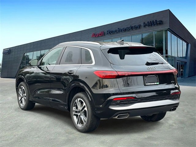 Certified 2025 Audi Q5 Premium w/ 19" Wheel Package image 4