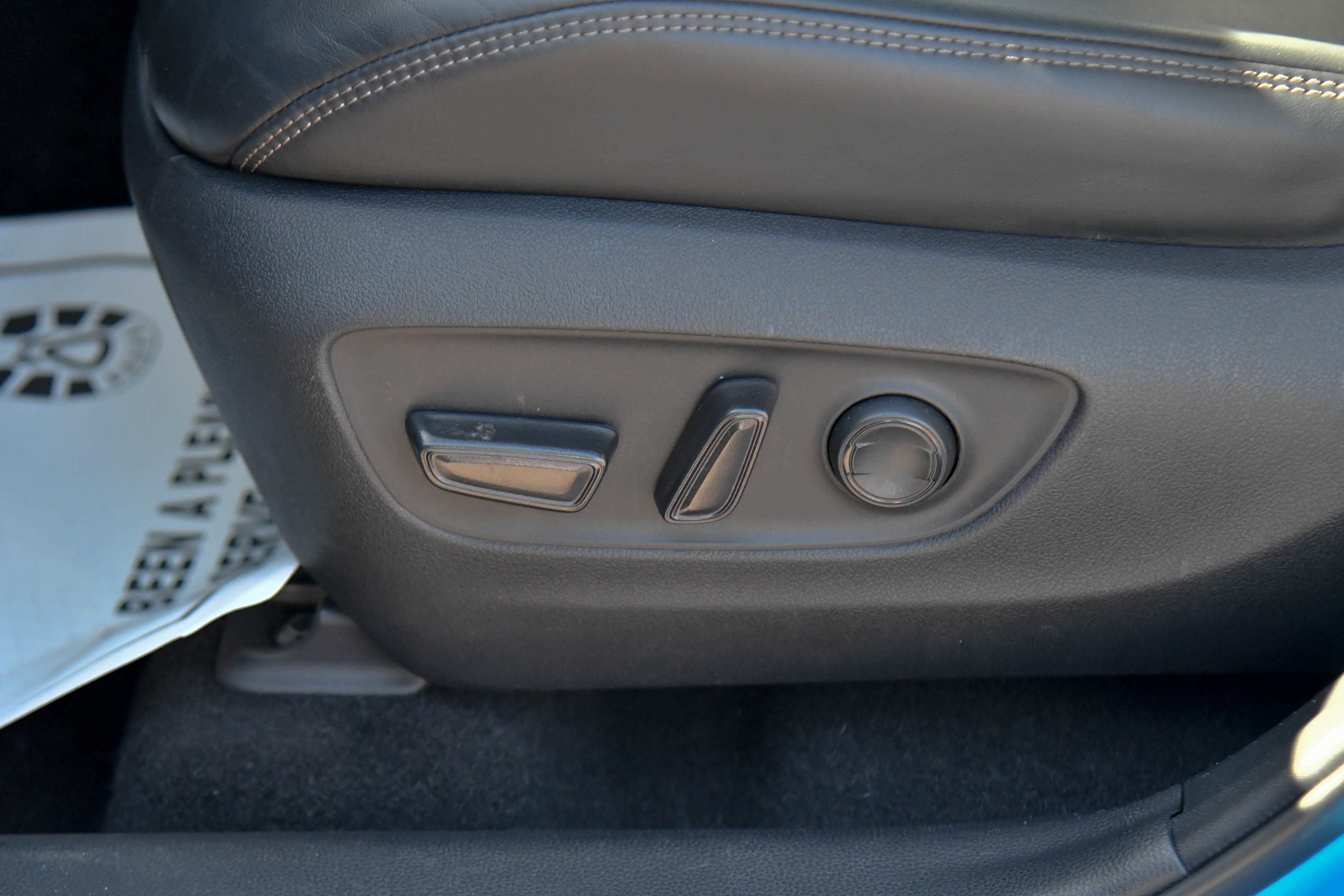 Used 2020 Toyota RAV4 XLE Premium FWD image 17