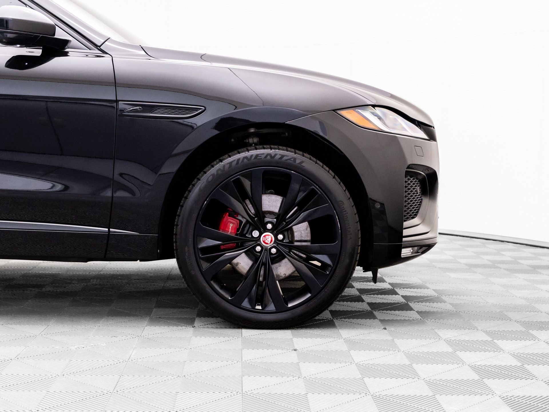 Used 2021 Jaguar F-PACE R-Dynamic S image 37