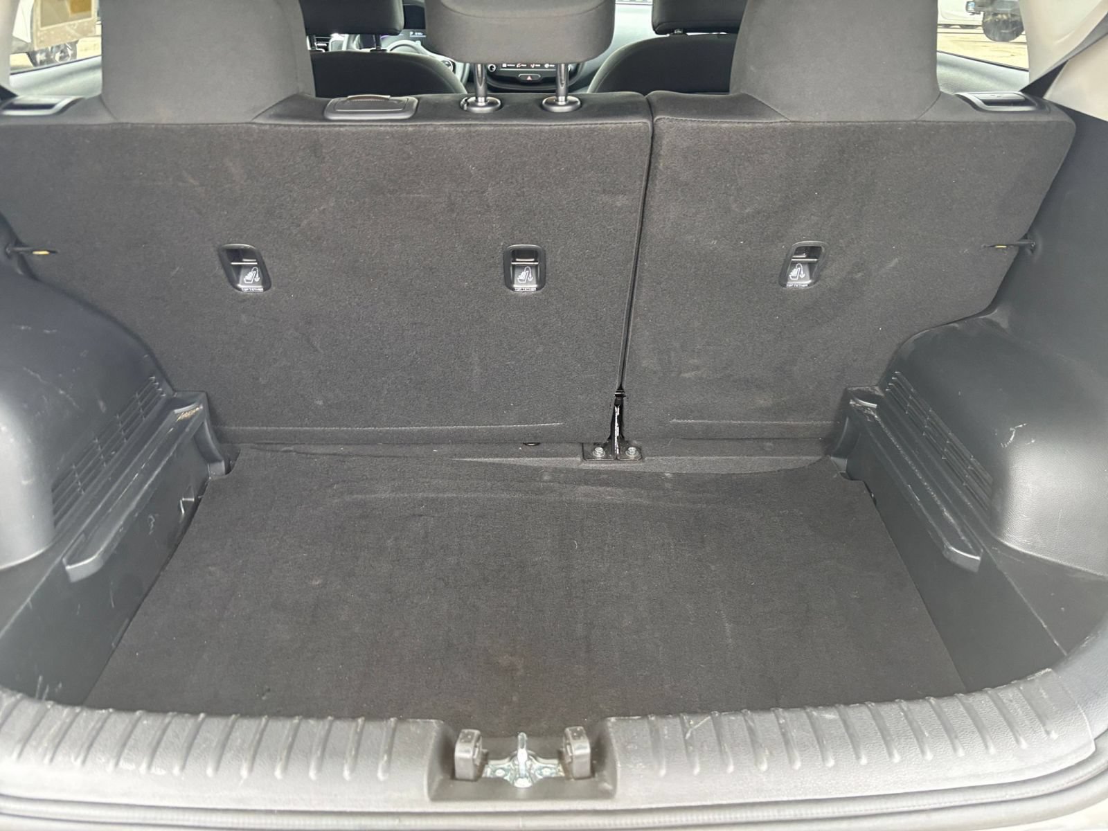 Used 2025 Kia Soul LX w/ LX Technology Package FWD image 28