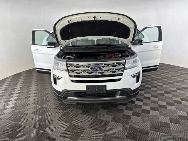 Used 2018 Ford Explorer XLT w/ Equipment Group 202A AWD/4WD image 11