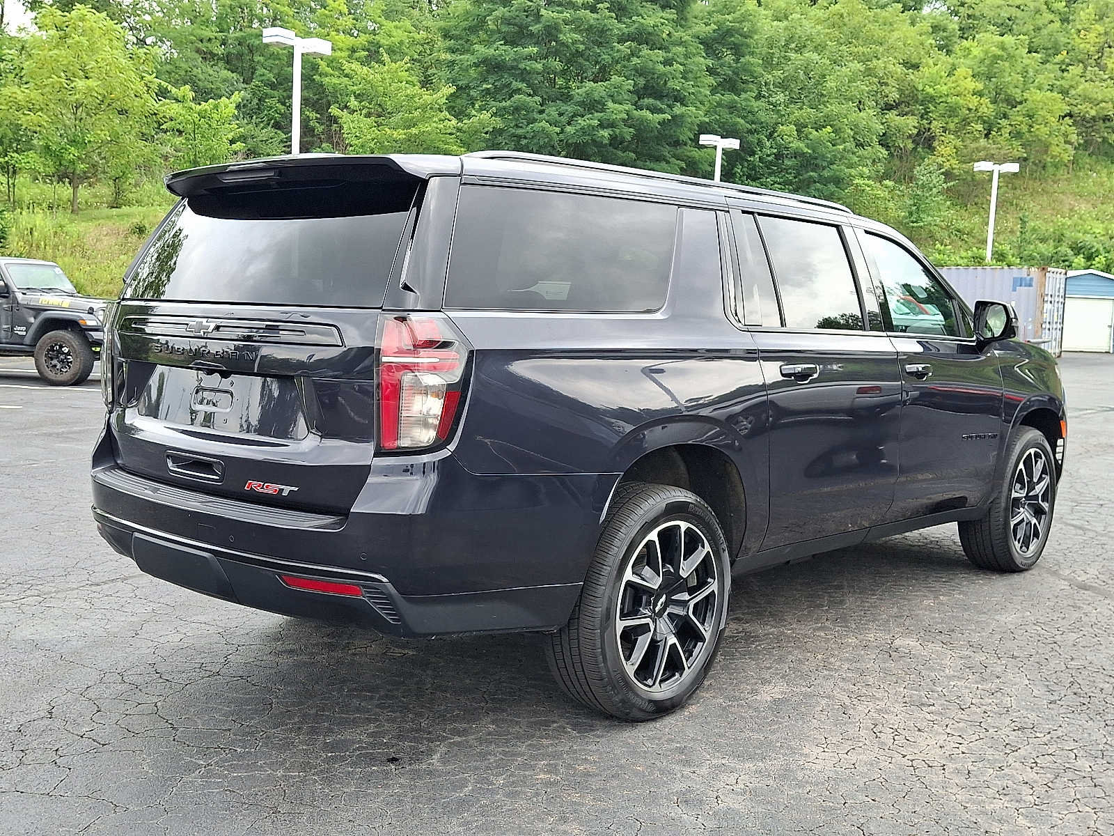 Used 2023 Chevrolet Suburban RST w/ Luxury Package AWD/4WD image 6
