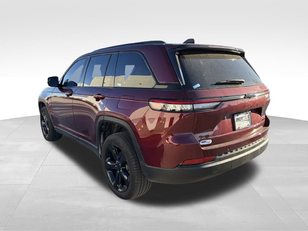 Used 2025 Jeep Grand Cherokee Limited w/ Black Appearance Package AWD/4WD image 6