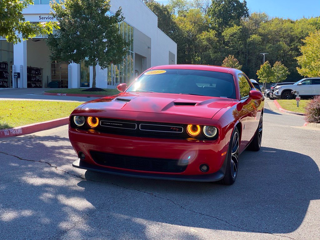 Used 2017 Dodge Challenger R/T Scat Pack w/ Leather Interior Group RWD image 3