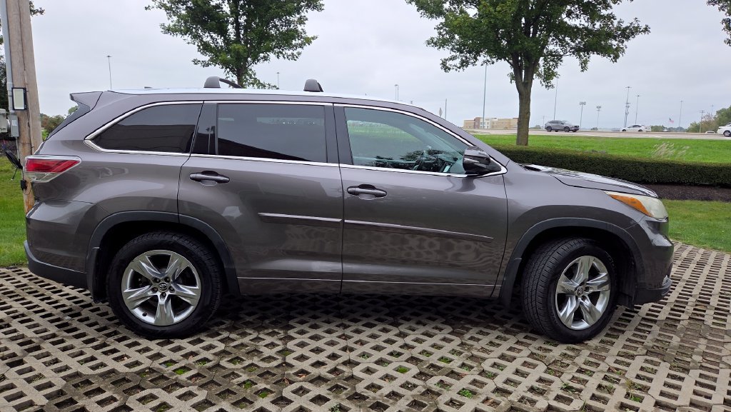 Used 2016 Toyota Highlander Limited AWD/4WD image 11