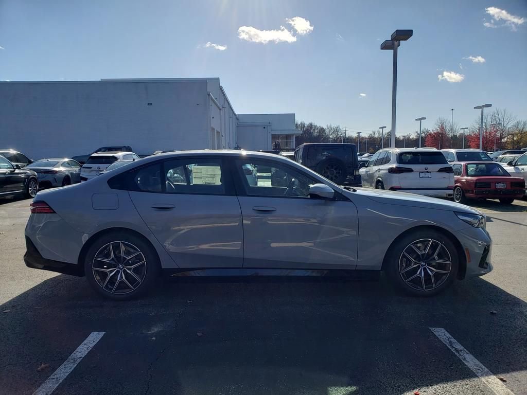 New 2026 BMW i5 eDrive40 w/ M Sport Package AWD/4WD image 3