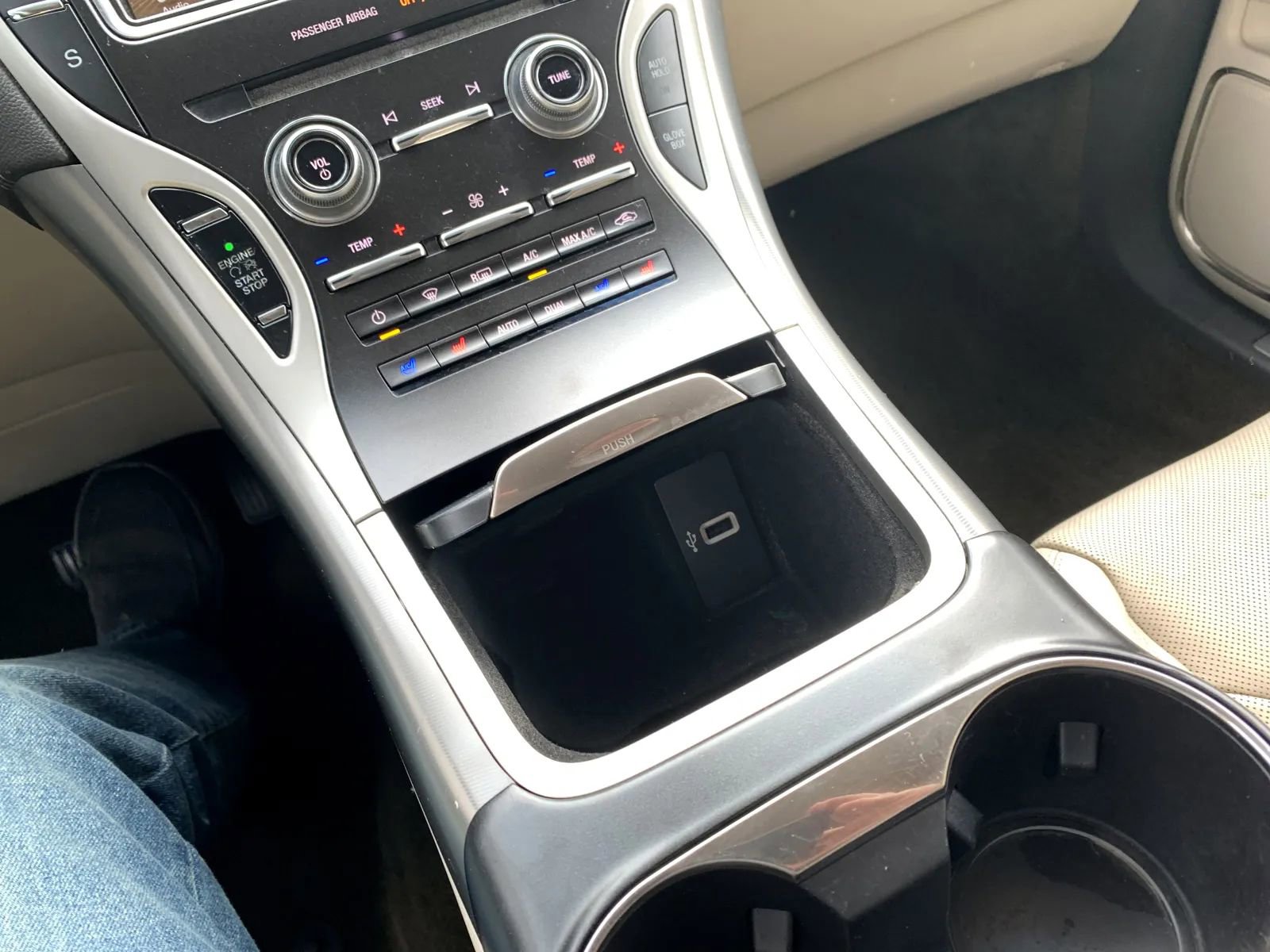 Used 2018 Lincoln MKX Reserve w/ Driver Assistance Package image 16