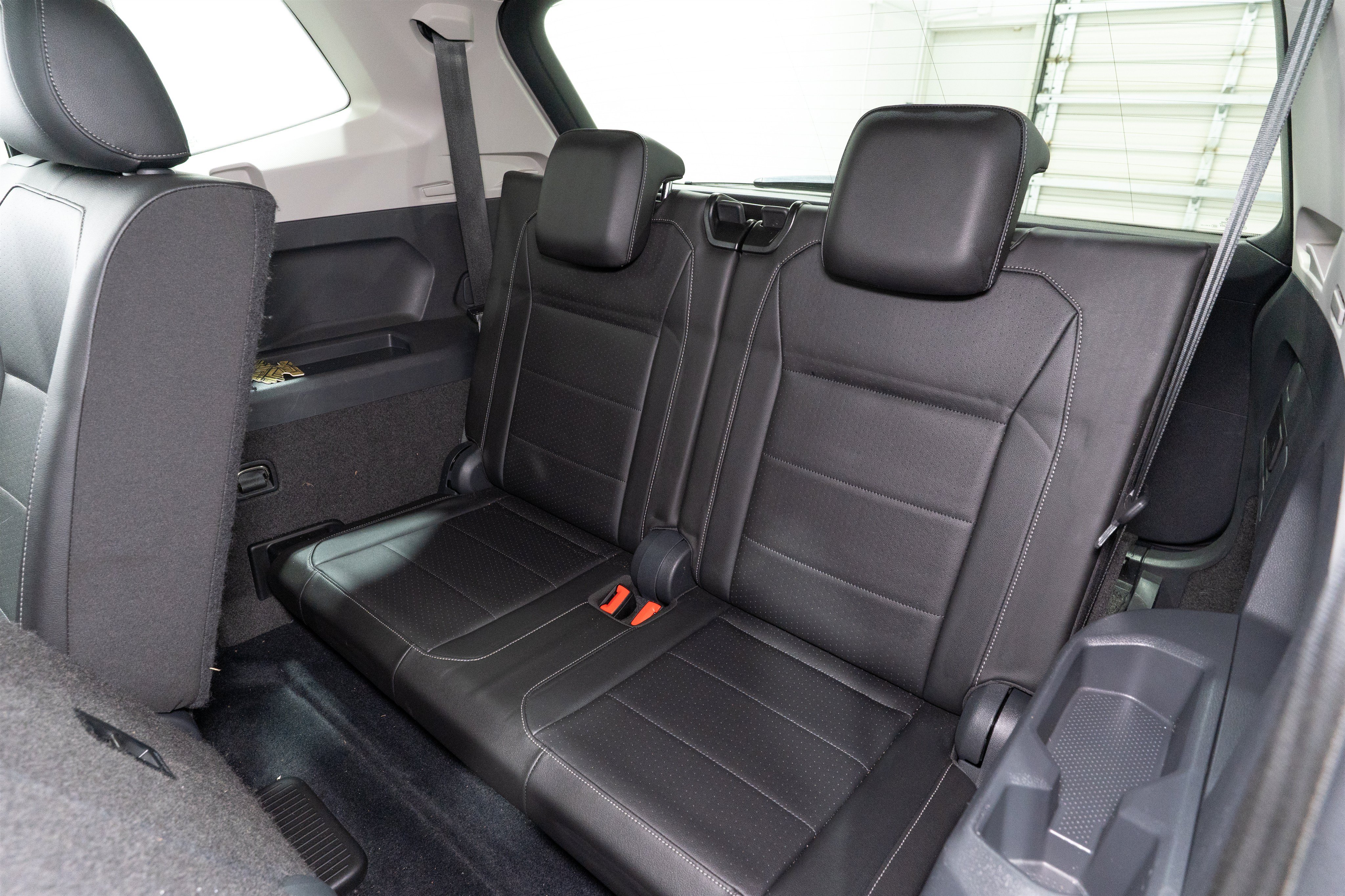 Used 2018 Volkswagen Tiguan SE w/ Panoramic Sunroof Package FWD image 29