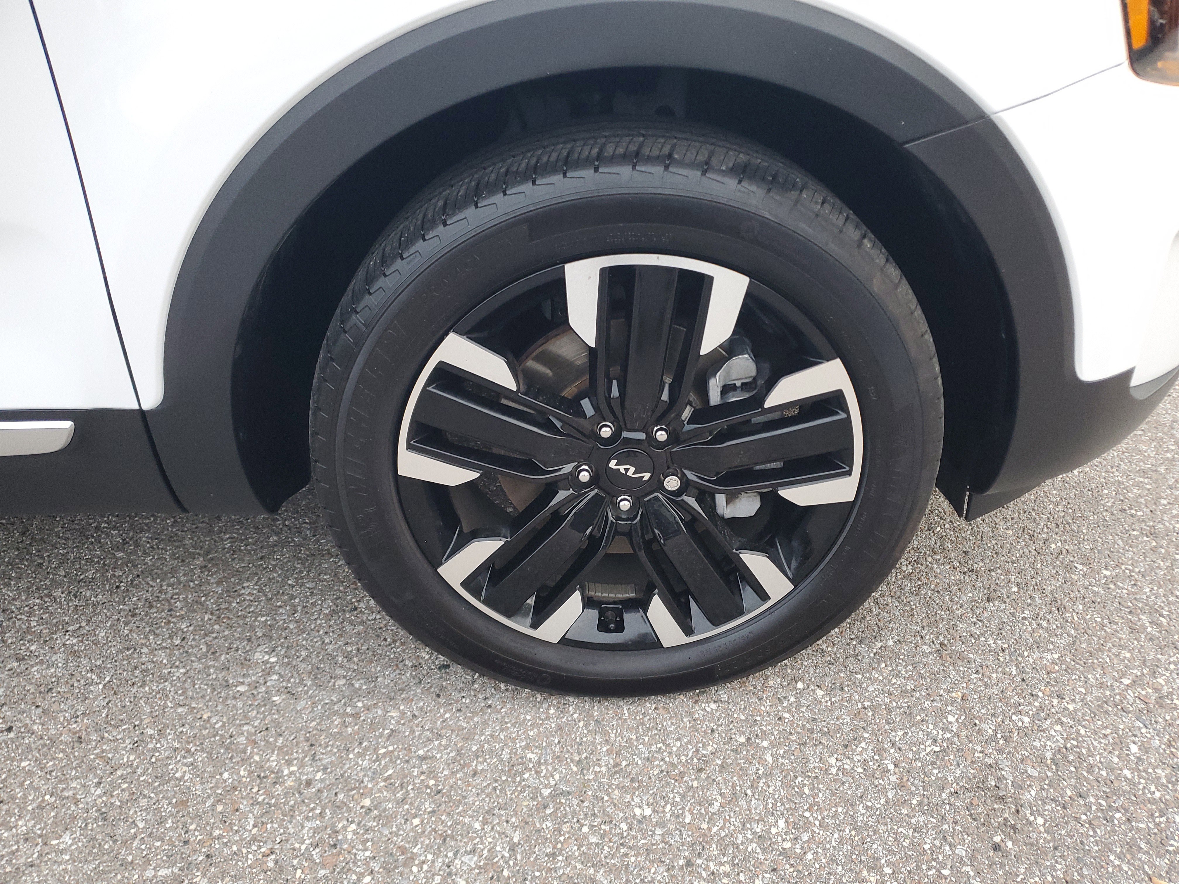 Used 2024 Kia Telluride SX Prestige w/ Towing Package AWD/4WD image 6