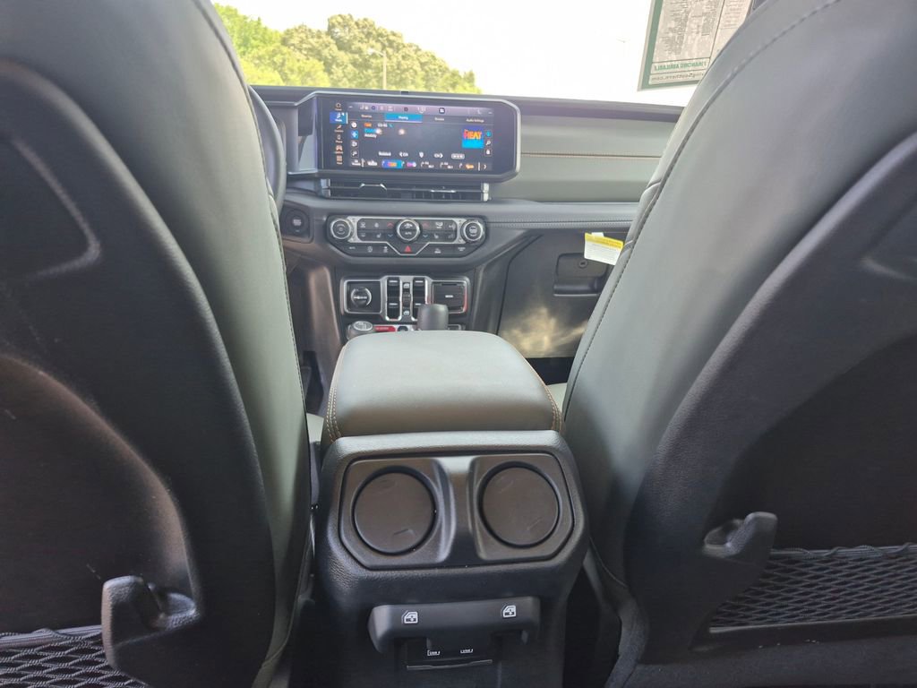 Used 2025 Jeep Gladiator Mojave w/ Convenience Group AWD/4WD image 21
