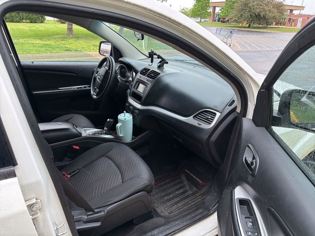 Used 2016 Dodge Journey SE w/ Flexible Seating Group image 8