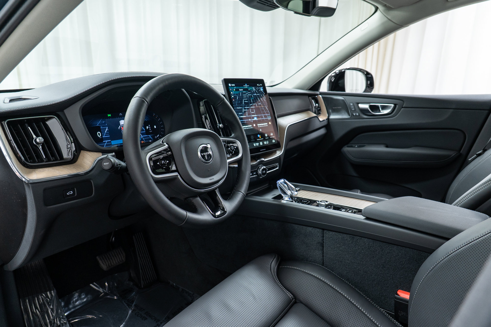 New 2026 Volvo XC60 B5 Ultra w/ Climate Package image 12