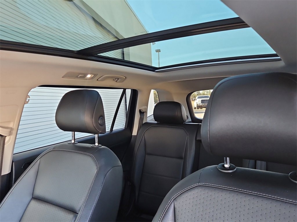 Used 2018 Volkswagen Tiguan SE w/ Panoramic Sunroof Package image 23
