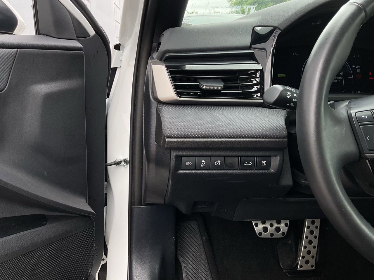 Used 2025 Toyota Camry SE image 26