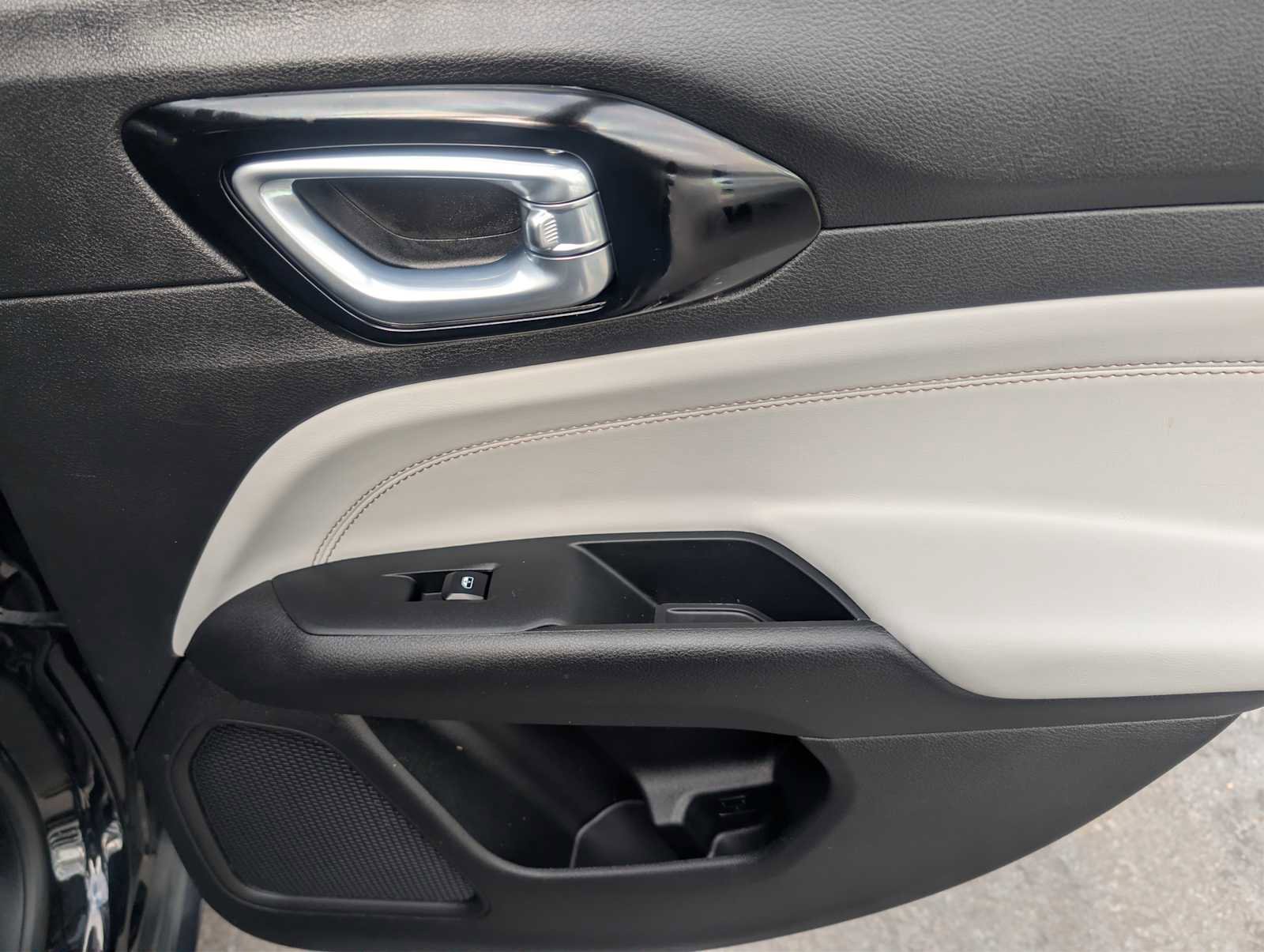 Used 2024 Jeep Compass Limited image 20