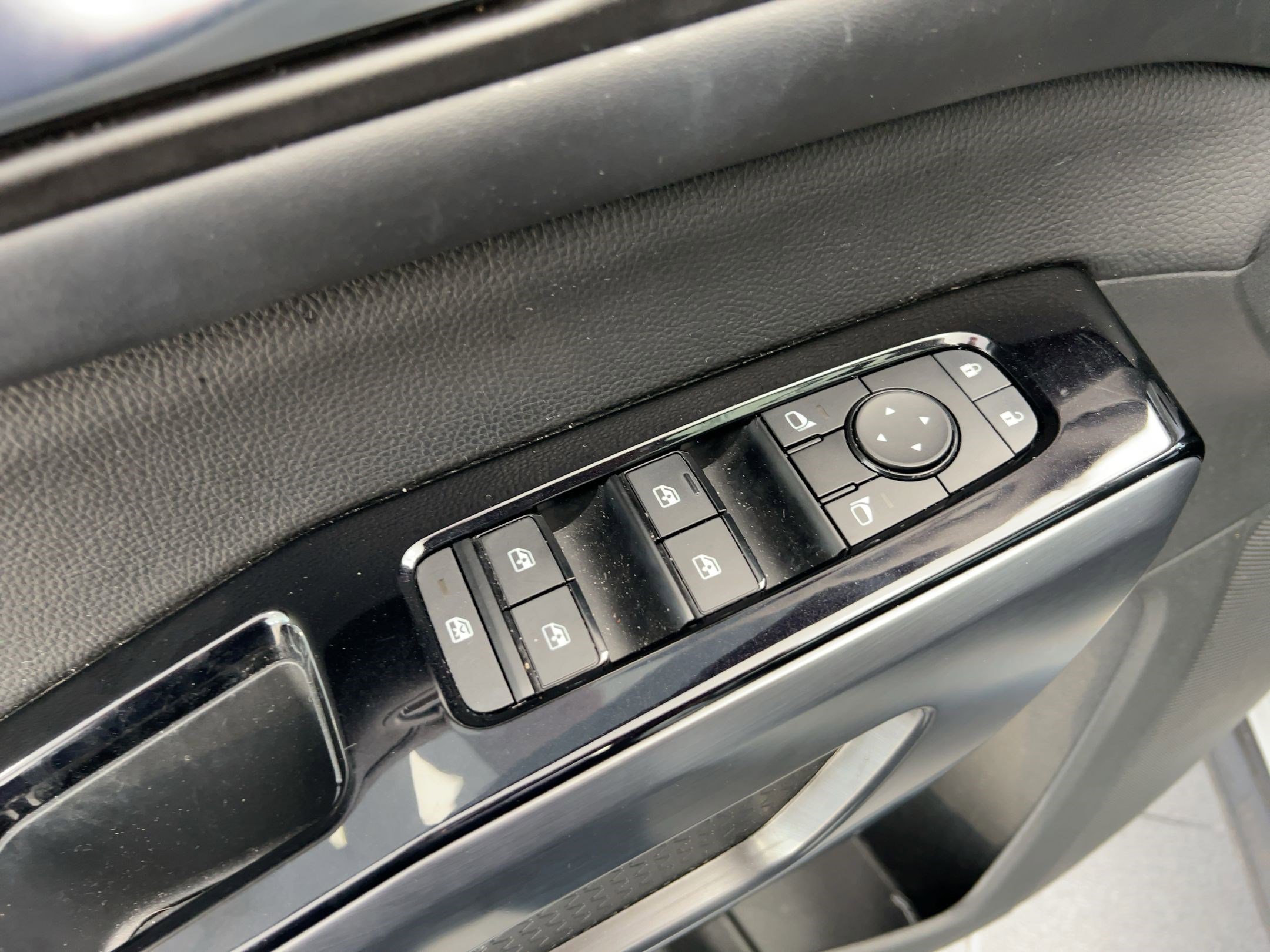 Used 2023 Nissan Pathfinder SL w/ SL Premium Package image 13