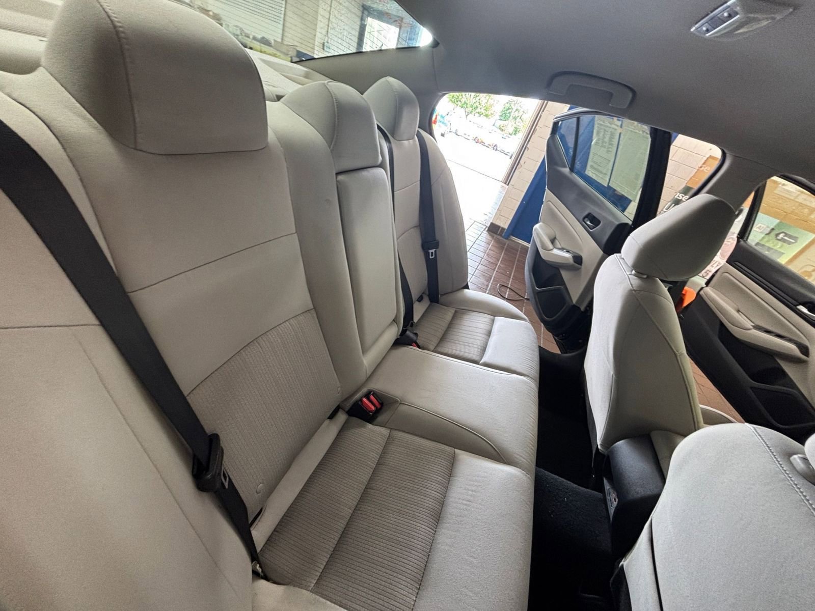 Used 2025 Nissan Altima 2.5 SV FWD image 33
