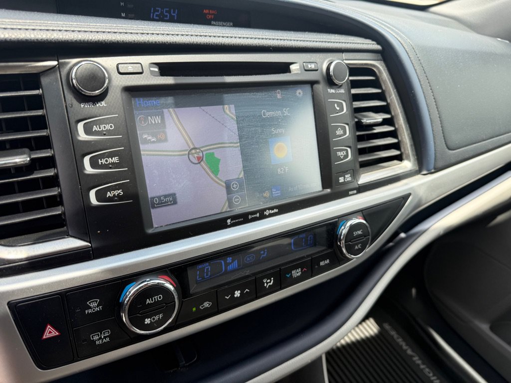 Used 2016 Toyota Highlander XLE FWD image 11